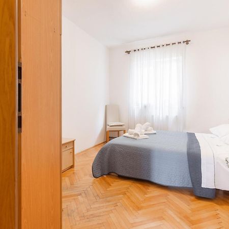 Apartman Nora Omis Bagian luar foto