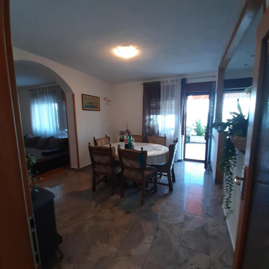 Apartman Nora Omis Bagian luar foto