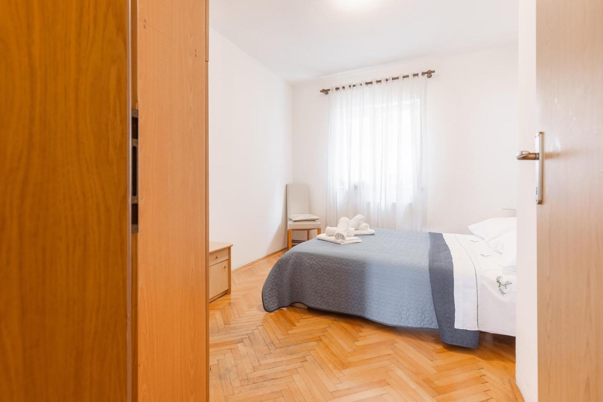Apartman Nora Omis Bagian luar foto