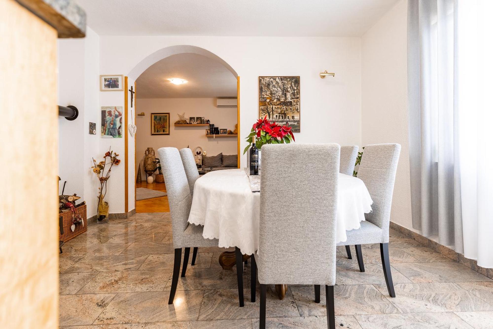 Apartman Nora Omis Bagian luar foto