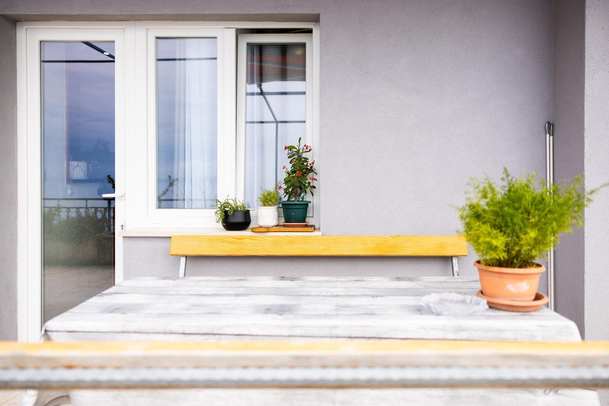 Apartman Nora Omis Bagian luar foto