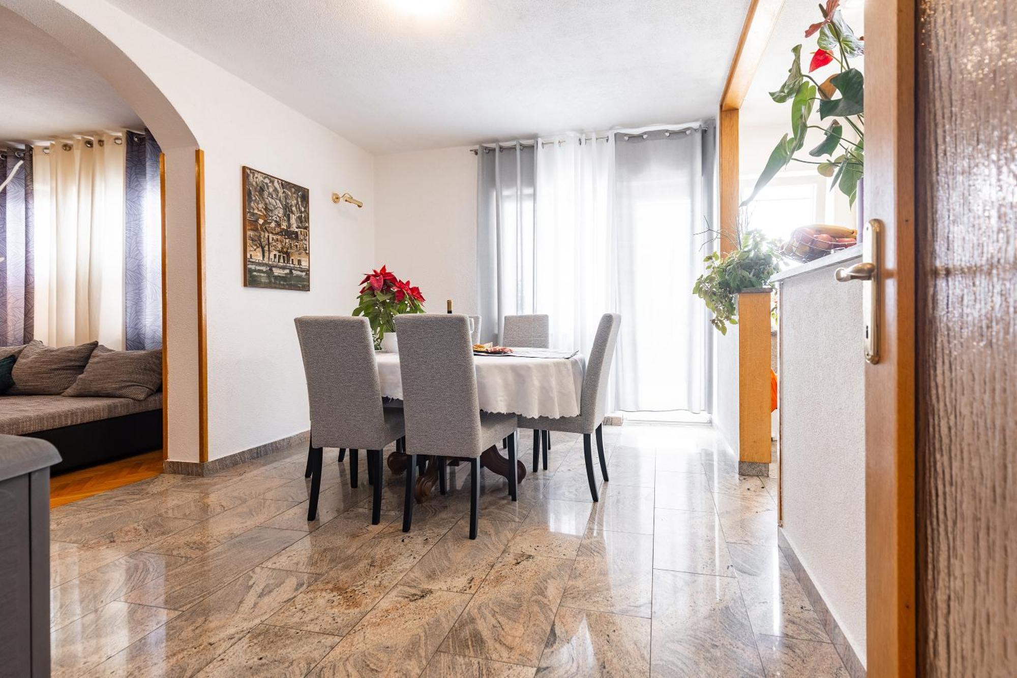 Apartman Nora Omis Bagian luar foto