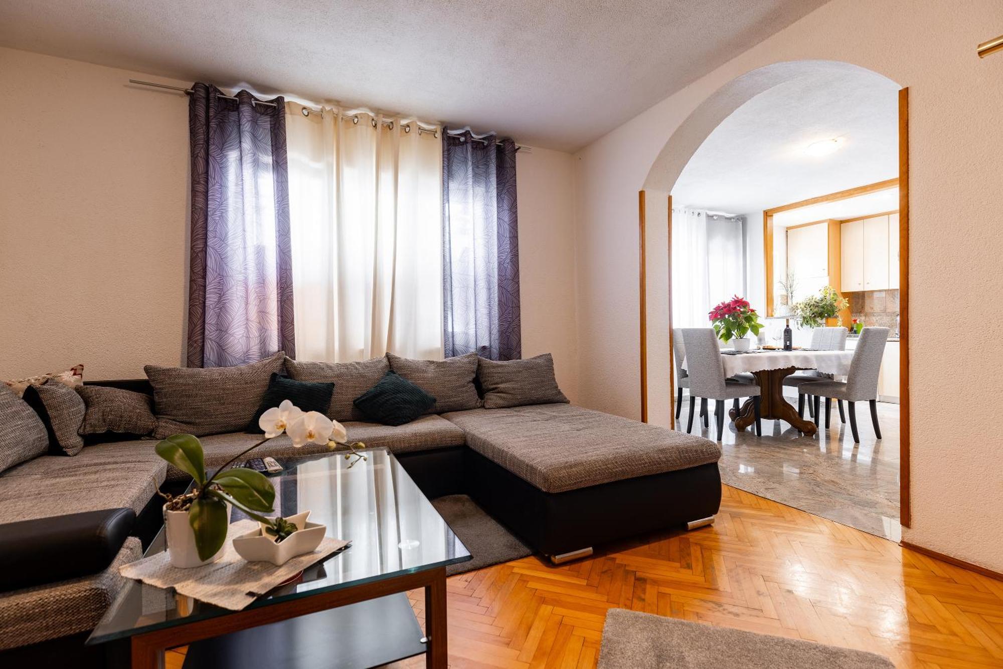 Apartman Nora Omis Bagian luar foto