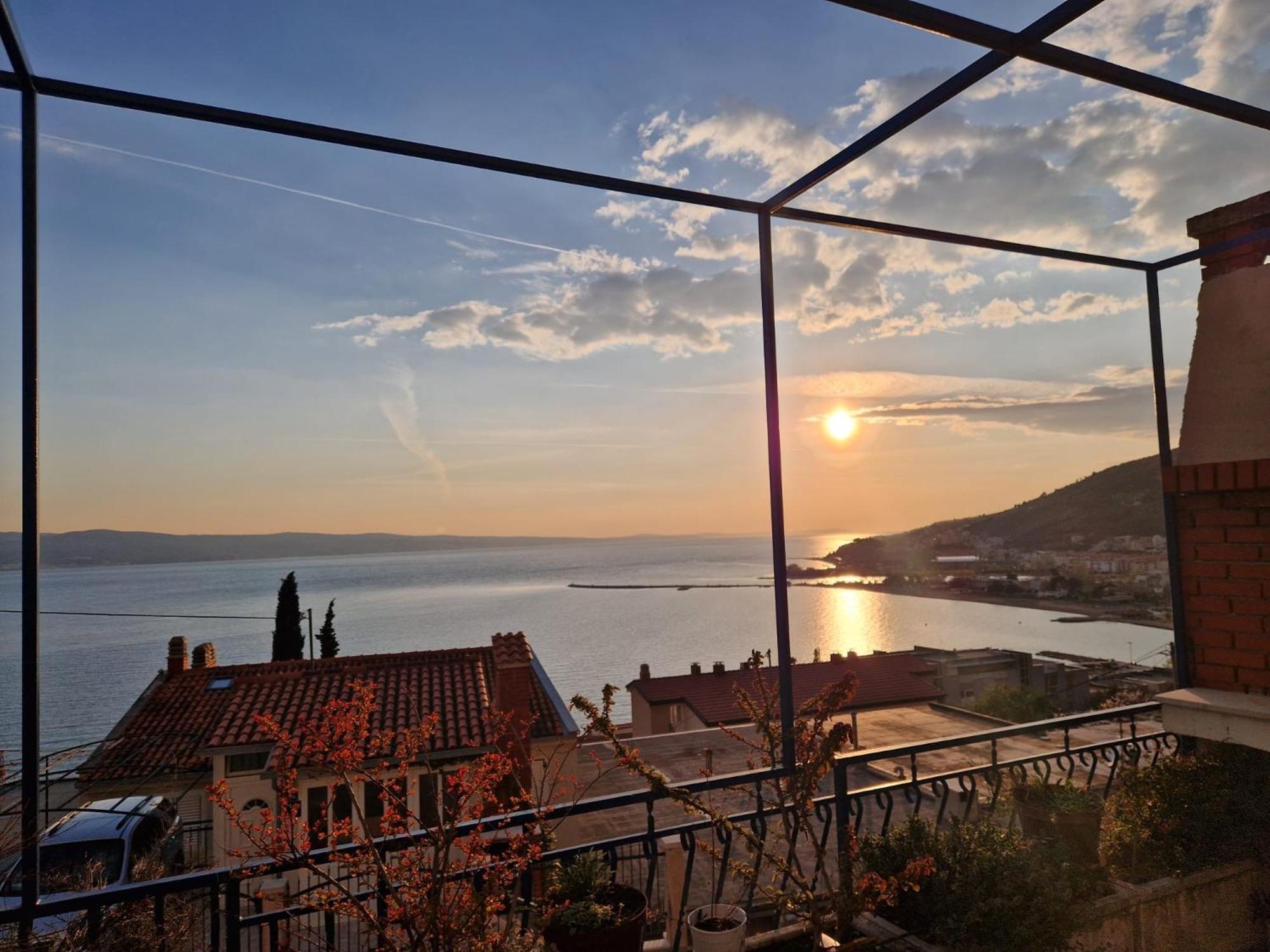 Apartman Nora Omis Bagian luar foto