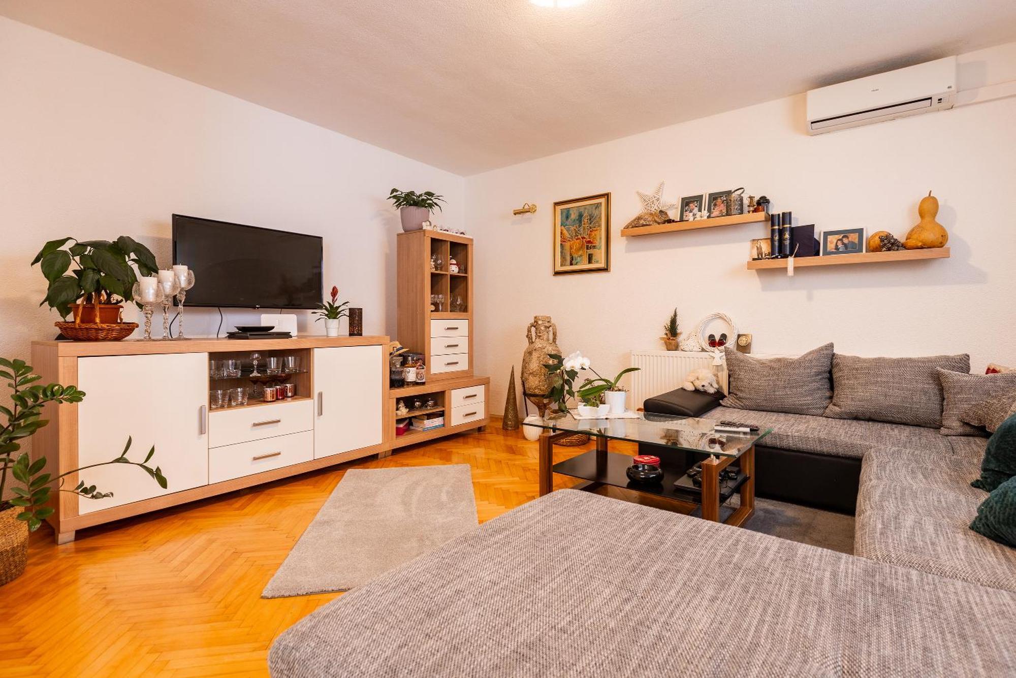Apartman Nora Omis Bagian luar foto
