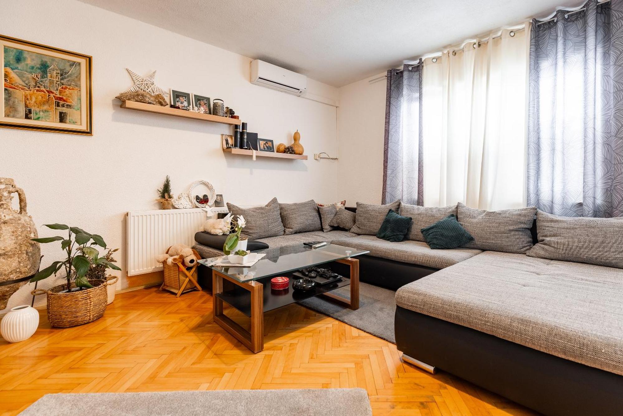 Apartman Nora Omis Bagian luar foto